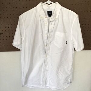 Vans Men’s White Short Sleeve Button-Down Shirt with chest pocket med